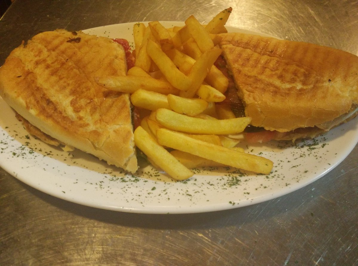 Bar11sol's tweet photo. 🌞 Nuestro espectacular Serranito de Pollo o Lomo 🌞 https://t.co/OTmaAoNdH2