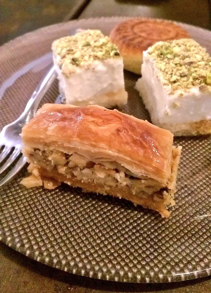 _nadianemer_'s tweet photo. Un delicioso viaje gastronómico hasta el corazón del Líbano, Beirut ❤ #Rotana #CookRocks https://t.co/nB7VJ5ul0a