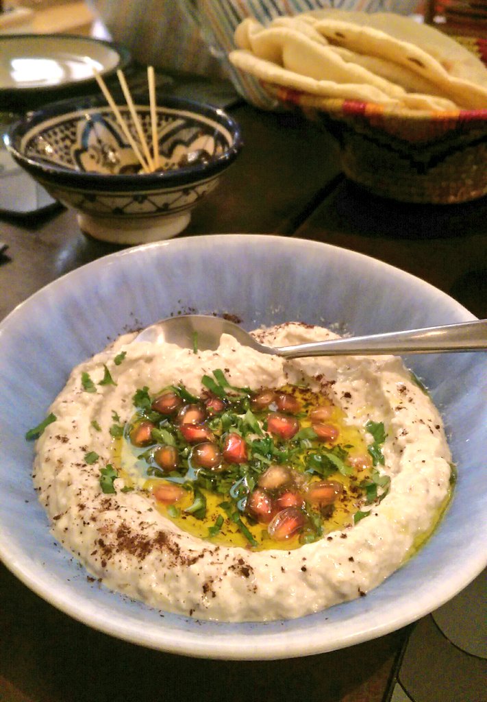_nadianemer_'s tweet photo. Un delicioso viaje gastronómico hasta el corazón del Líbano, Beirut ❤ #Rotana #CookRocks https://t.co/nB7VJ5ul0a