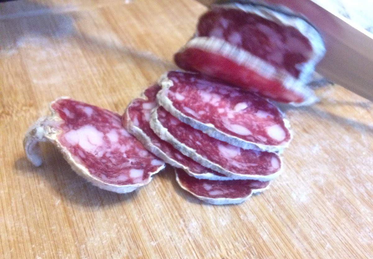 CVAgricola's tweet photo. È arrivata la stagionatura del #LuckySalame sempre prodotto con i tagli nobili dei nostri suini! Affrettatevi a gustarlo #Tradizione #ITA ❤️ https://t.co/hpG7Kch6Kl