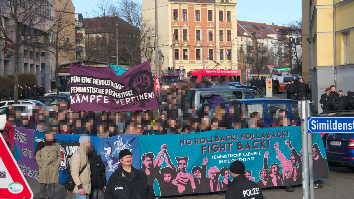 GrrlGangLe's tweet photo. Die Demo ist nun vorbei. Kommt gut Heim! #le1103 #FKT https://t.co/5wfaPNITor