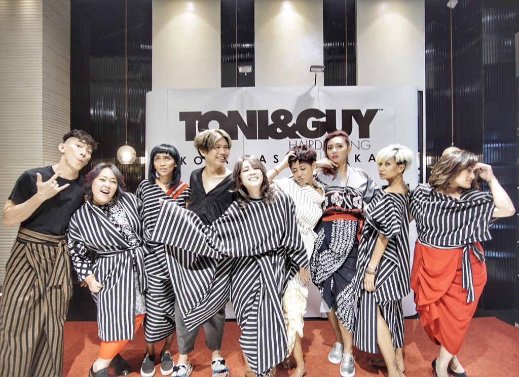 bchastity's tweet photo. Earlier at the 1st Anniversary x Lulu Lutfi Labibi x Urban Decay. Congratulations, Toni & Guy Kota Kasablanka πβ¨
#whatcoloramI https://t.co/S43JupDBPq