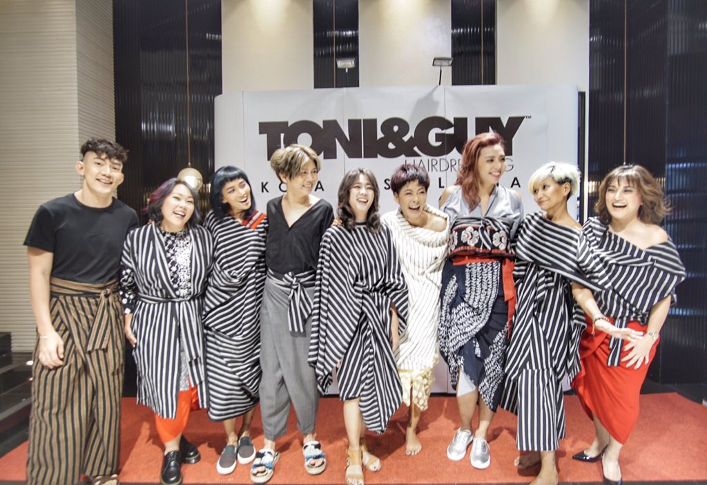 bchastity's tweet photo. Earlier at the 1st Anniversary x Lulu Lutfi Labibi x Urban Decay. Congratulations, Toni & Guy Kota Kasablanka πβ¨
#whatcoloramI https://t.co/S43JupDBPq