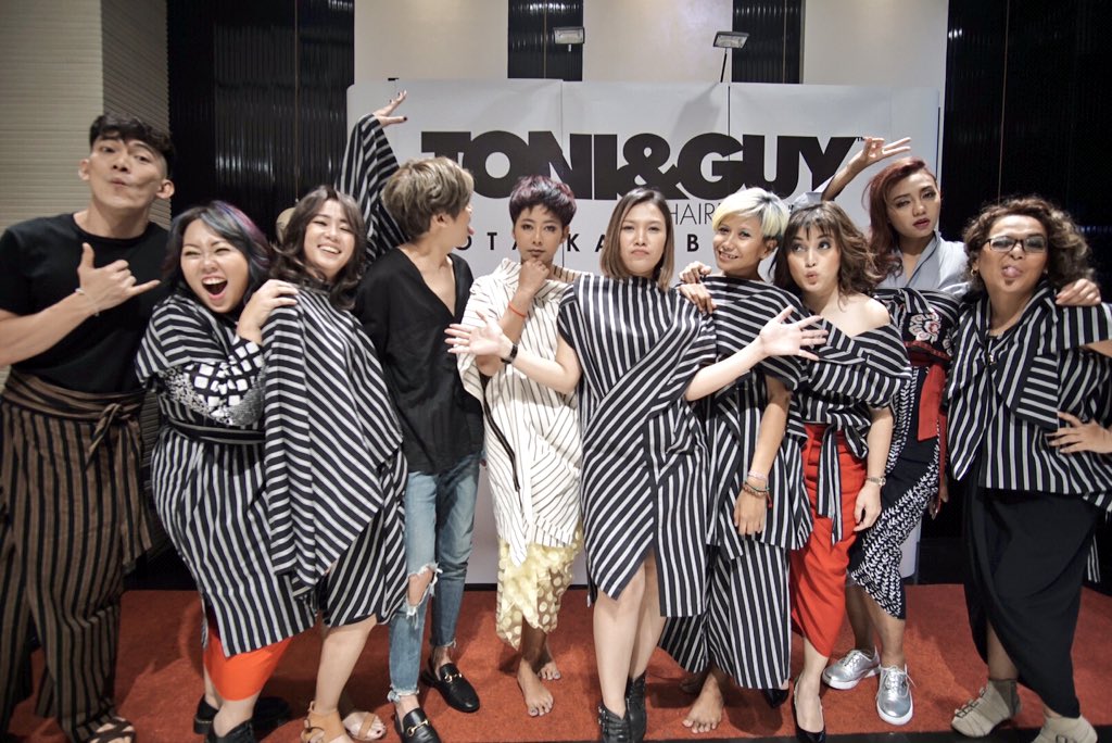 bchastity's tweet photo. Earlier at the 1st Anniversary x Lulu Lutfi Labibi x Urban Decay. Congratulations, Toni & Guy Kota Kasablanka πβ¨
#whatcoloramI https://t.co/S43JupDBPq