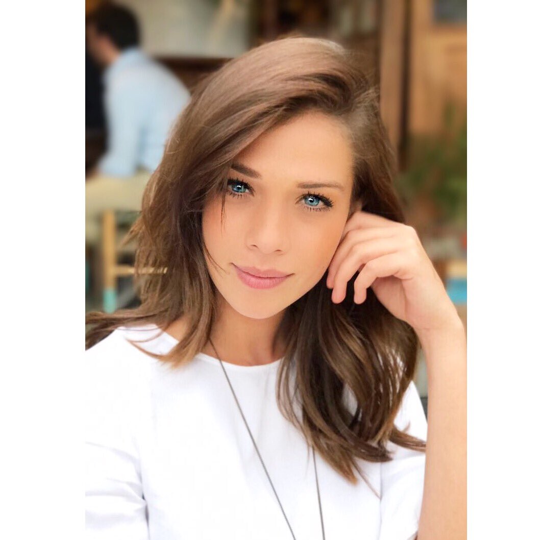 CaroMirandaOf's tweet photo. Te juro que hoy tienes más de 100 motivos para ser feliz 🙌💥❤ https://t.co/XEnyZT21O3