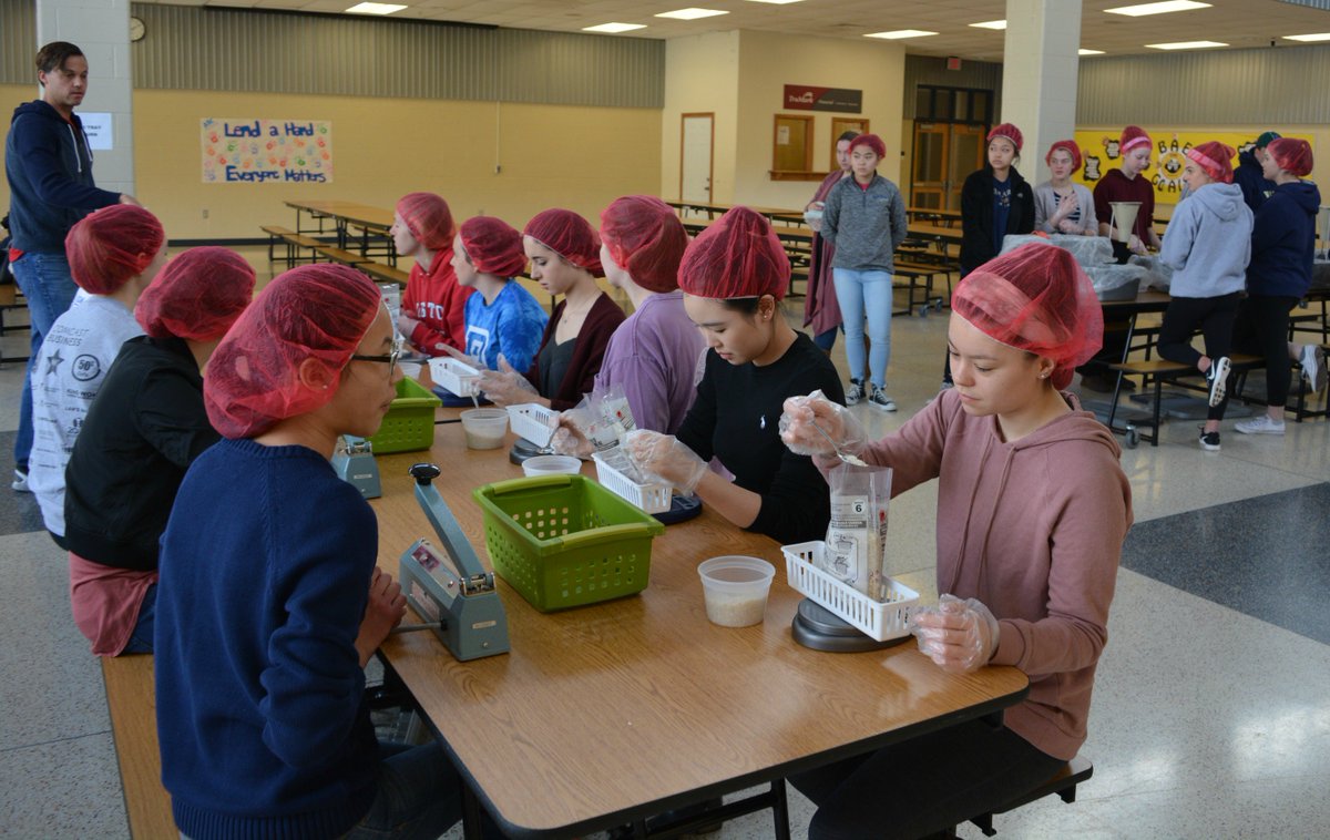 WestChesterASD's tweet photo. Students at #RustinHS Rise Against Hunger. Measuring, weighing and sealing meals now. 2,000 meals packed, over 8,000 to go. GO KNIGHTS! https://t.co/CCFFTRkupB