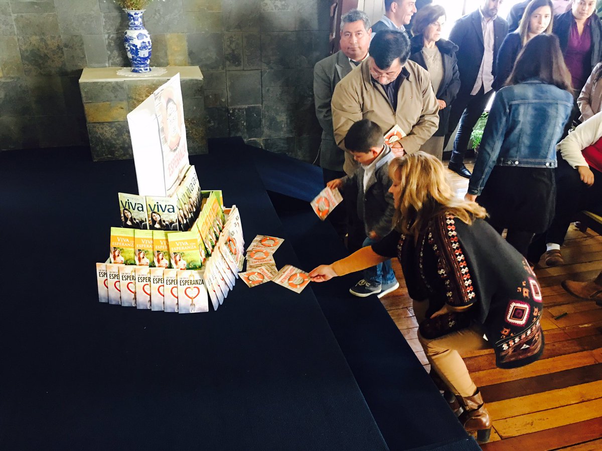 prluiscontreras's tweet photo. + de 1.300 libros #EnBuscaDeEsperanza pactaron 21 familias de la Iglesia de Carahue @GermanMPauletti @stanleyarco @DiegoaMedinal @iasdchile https://t.co/JwPcpr5Q79