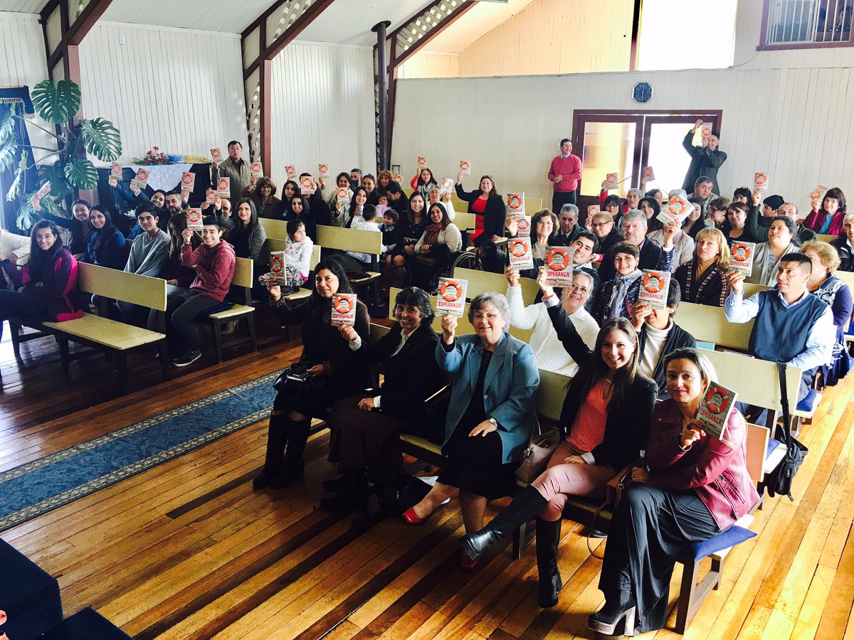 prluiscontreras's tweet photo. + de 1.300 libros #EnBuscaDeEsperanza pactaron 21 familias de la Iglesia de Carahue @GermanMPauletti @stanleyarco @DiegoaMedinal @iasdchile https://t.co/JwPcpr5Q79
