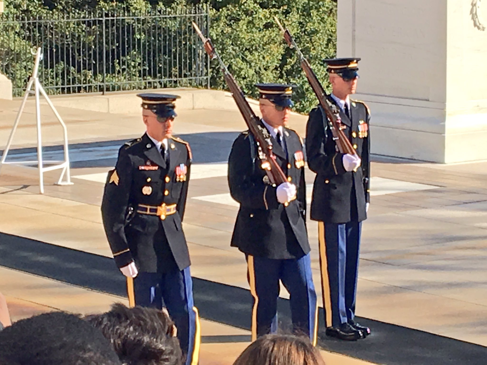 ワシントンdc観光 A Twitter 高校生相手のガイド業務 アーリントン国立墓地 で 無名戦士の墓 衛兵の交代式 と ケネディー元大統領のお墓 ナショナルギャラリー で鑑賞とランチ 午後は ホロコースト博物館 に向かいました 学生には重い展示故 ワシントンdc観光 A Twitter 高校生相手のガイド業務 アーリントン国立墓地 で 無名戦士の墓 衛兵の交代式 と ケネディー元大統領のお墓 ナショナルギャラリー で鑑賞とランチ 午後は ホロコースト博物館 に向かいました 学生には重い展示故