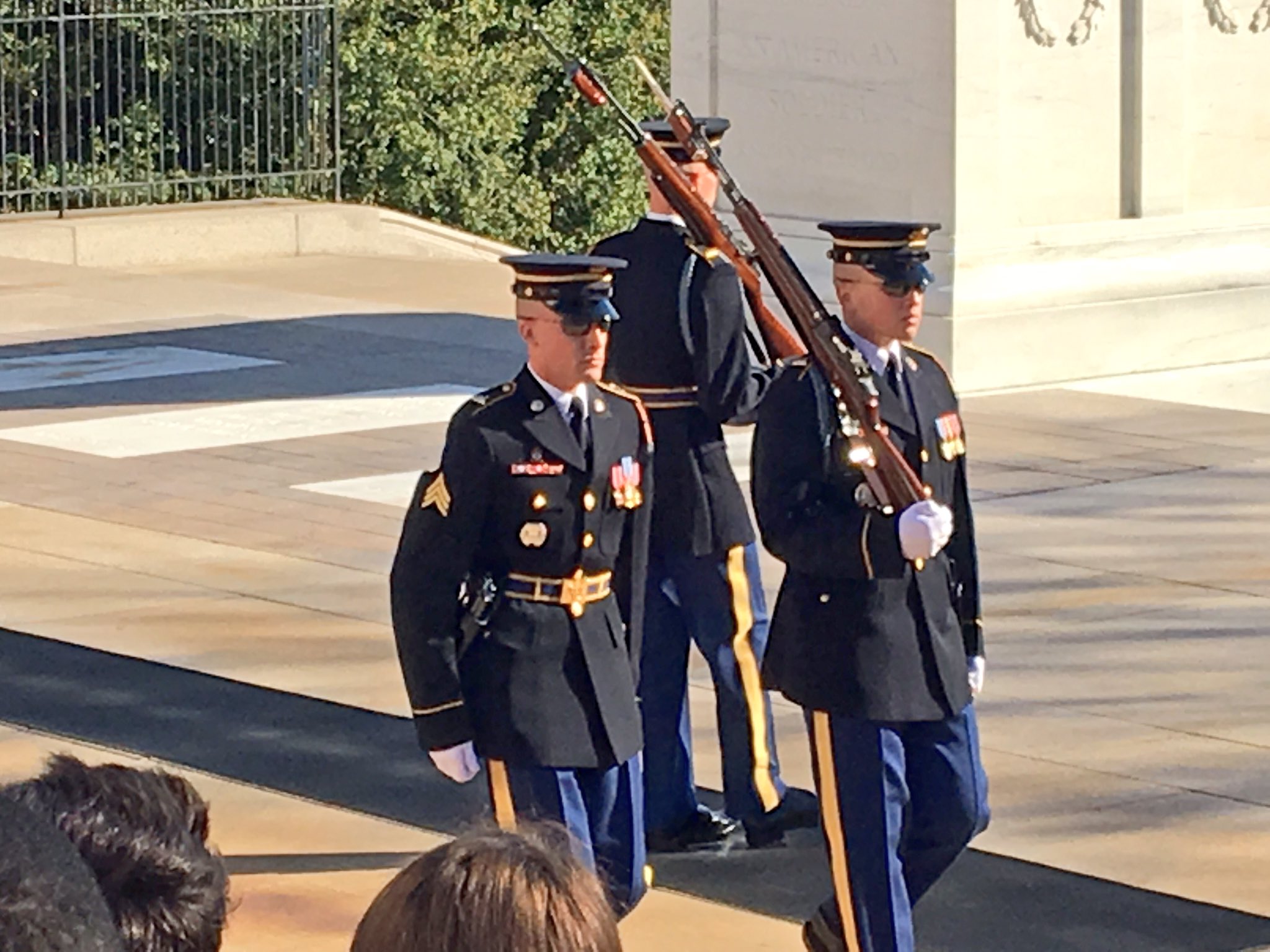 ワシントンdc観光 高校生相手のガイド業務 アーリントン国立墓地 で 無名戦士の墓 衛兵の交代式 と ケネディー元大統領のお墓 ナショナルギャラリー で鑑賞とランチ 午後は ホロコースト博物館 に向かいました 学生には重い展示 ワシントンdc観光 高校生相手のガイド業務 アーリントン国立墓地 で 無名戦士の墓 衛兵の交代式 と ケネディー元大統領のお墓 ナショナルギャラリー で鑑賞とランチ 午後は ホロコースト博物館 に向かいました 学生には重い展示