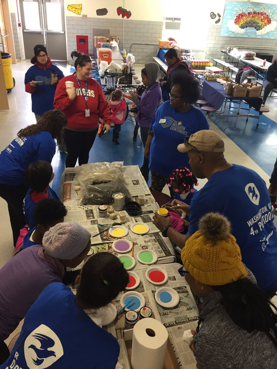 ServeDC's tweet photo. We are having a great time with the @missioncontinue @HendleyES @ServeDC @AmeriCorps #AllCorpsServiceDay https://t.co/gcnqQ73w7R