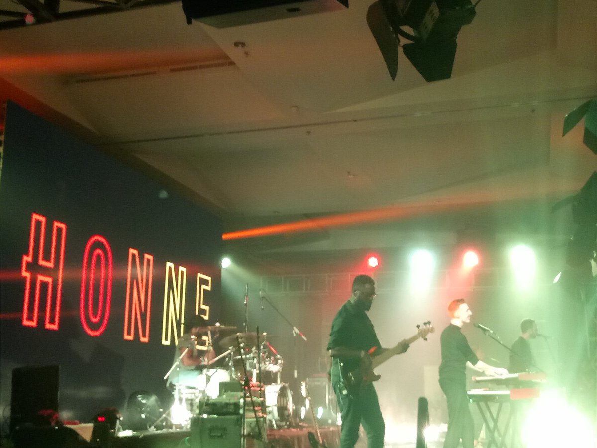 Nah ini dia yg ditunggu-tunggu <a href="/hellohonne/">HONNE</a> please welcome!!! @7thMusicGallery #7thMusicGallery