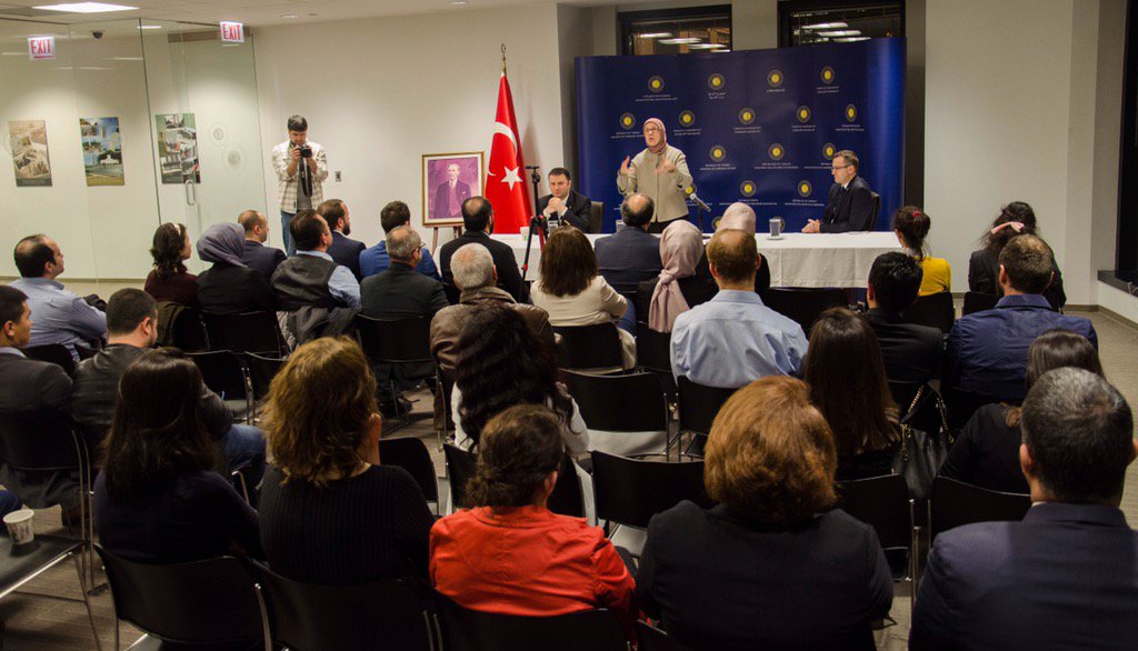 Ak Parti Amerika S.K.M olarak referandum çalışmaları kapsamında Chicago'da vatandaşlarımızla buluştuk.