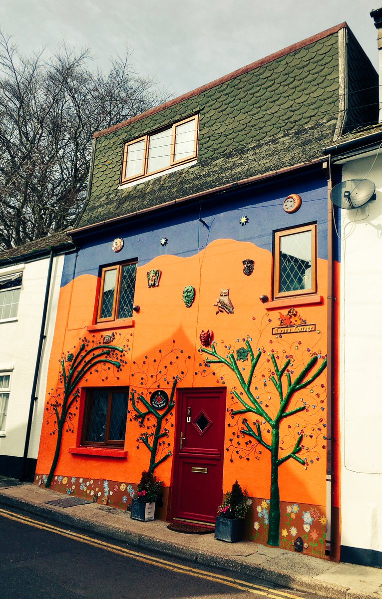 Lovely walk around #Brixham this morning with @RB_estateagent. Quick coffee @portespresso &amp; saw this cool #house <a href="/VisitBrixham/">Visit Brixham</a> <a href="/Brixham/">Brixham</a>