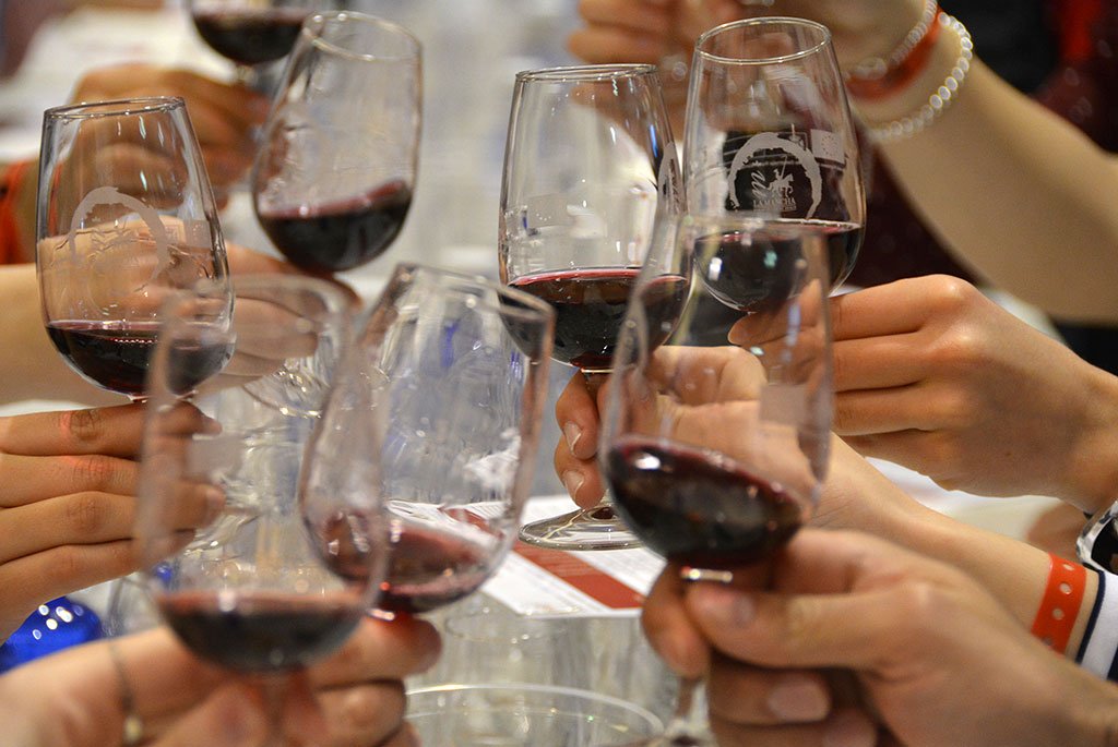 manchainfo's tweet photo. Pétrola, Campos Dulcinea, Tintoralba, Corpus Muni y Cuevas Reales, #QuijotesOro en #Concurso #vinos de #EsAlcazar https://t.co/Ogyic7HVZM https://t.co/GpqJ2BlcZr
