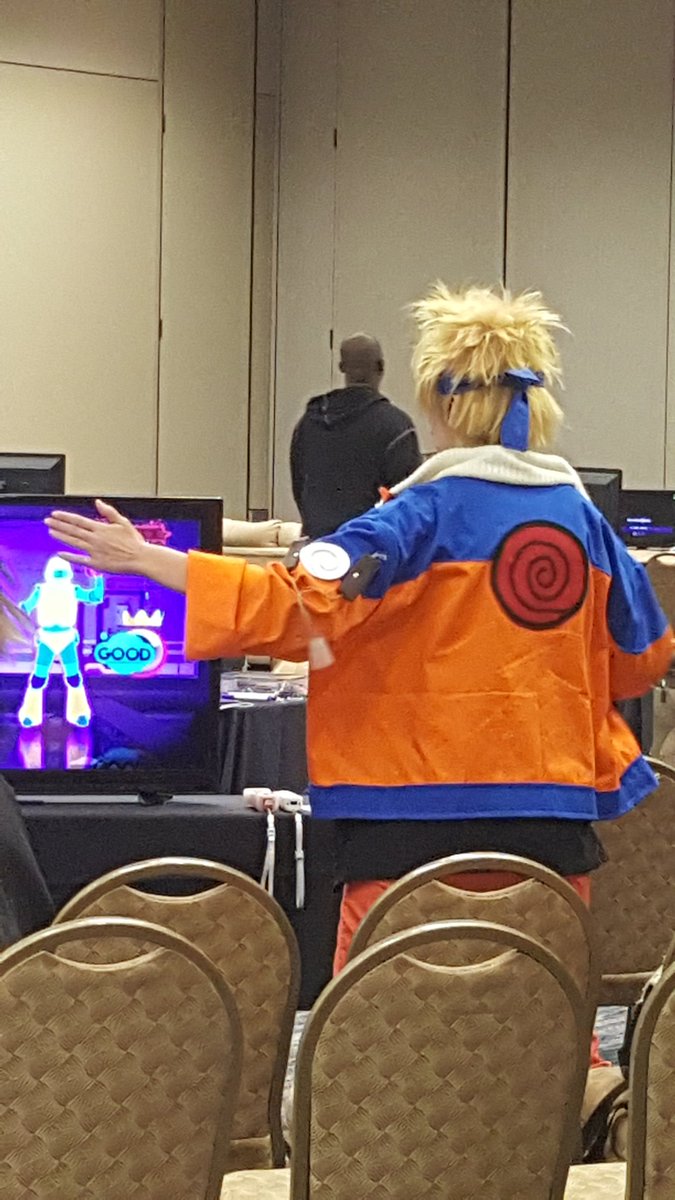 AllTheWayJ27's tweet photo. Naruto dancin it out! #NakaCon @qhostea https://t.co/Tdu8szeC5V
