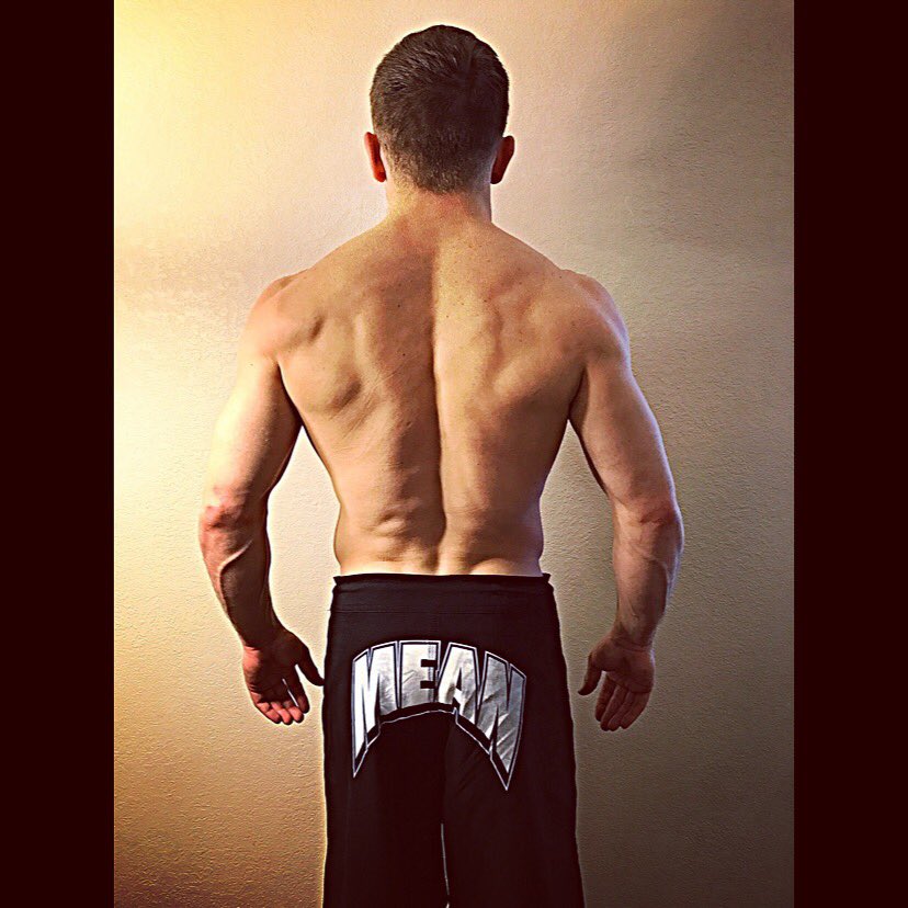 MEANClothingCo's tweet photo. Ryan's debut #fight tonight Bowling Green, KY πΊπΈ #MEAN & ready!
#MEANfighter #RyanHutchisonMMA #TeamFullForce #MMA #debutfight #HardRockMMA https://t.co/QHp8wjDP0V