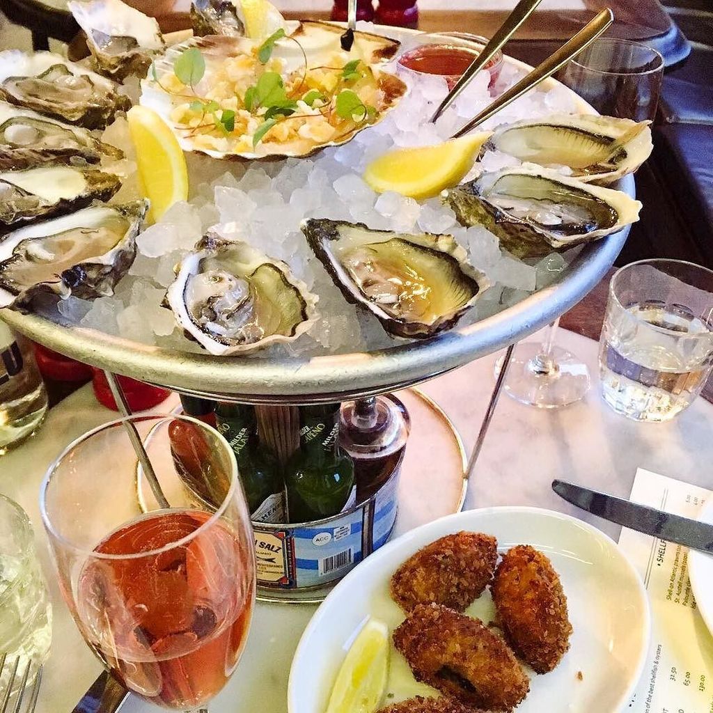 WrightBrosLTD's tweet photo. Light a delicate Spring flavours: #Champagne #oysters and #raw scallops at #wbsoho ๐ท
.
.
#โฆ https://t.co/mj4zDBCk8f https://t.co/iQ9MlnNGKZ