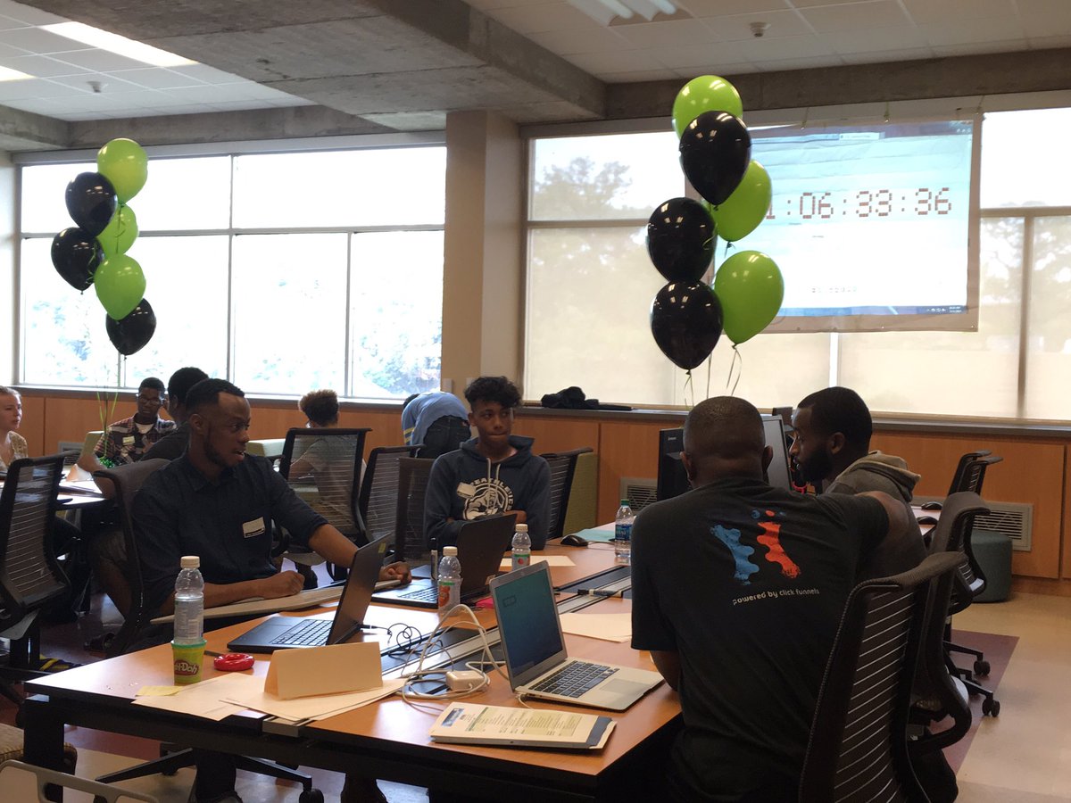 IAmThePipeline's tweet photo. Making Great Things๐๐ก๐ก#divhackathon #iamthepipeline #divhack https://t.co/rR6b2BOizX