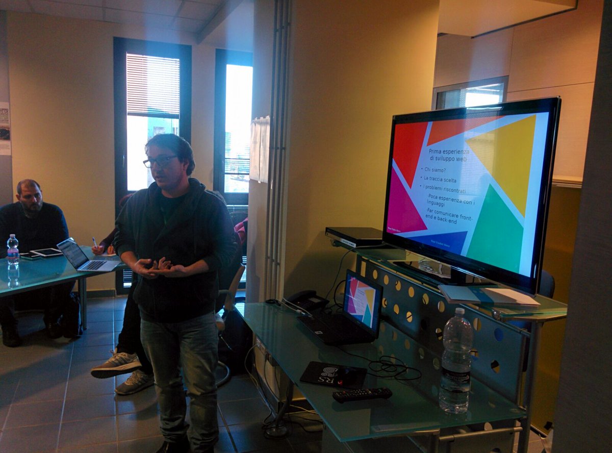 StartupMessina's tweet photo. Continuano le presentazioni dei #team, comune denominatore = #creatività. #avaiava #SAA2017 https://t.co/bbxhoqnUaj