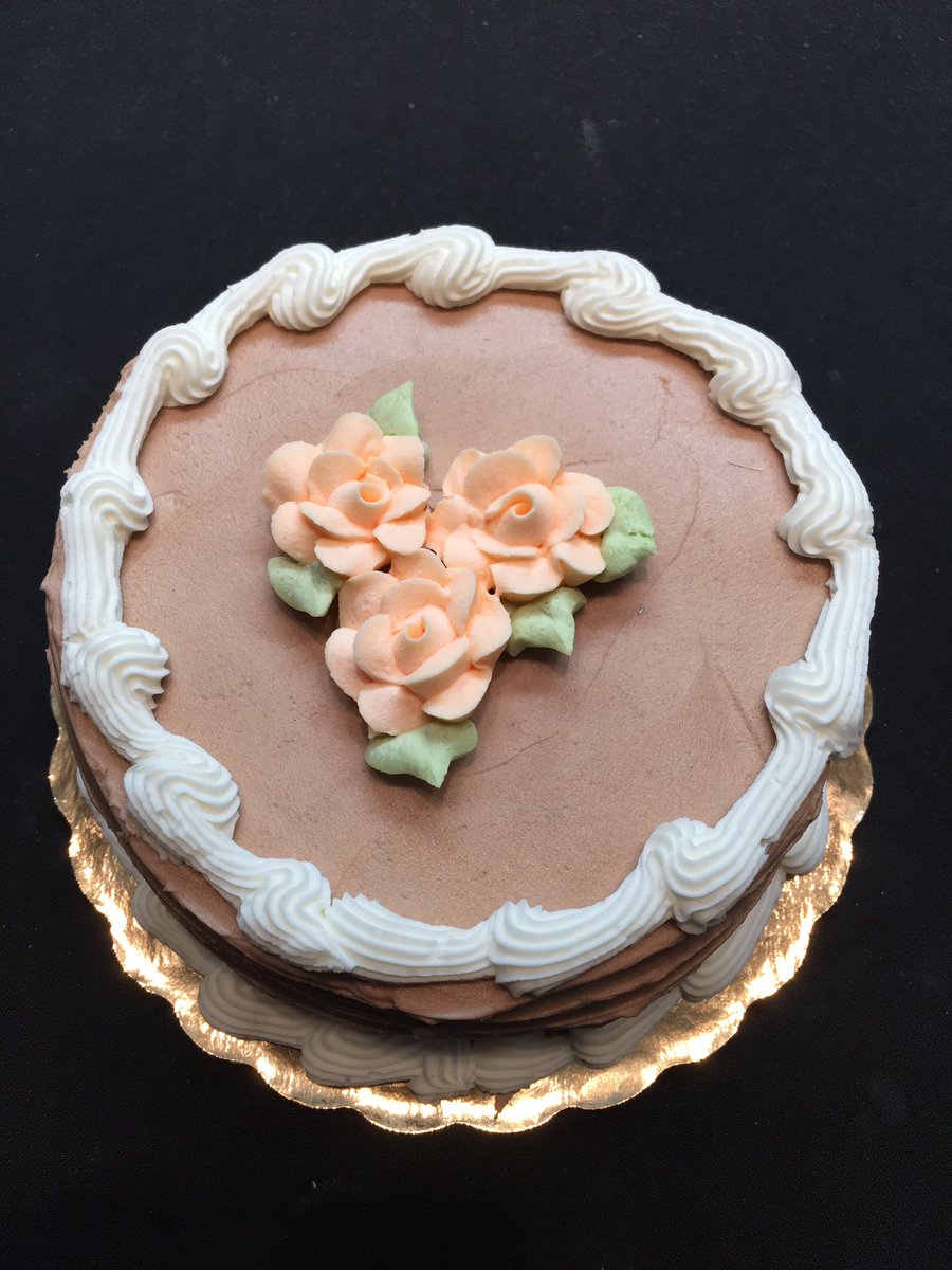 CCaineDesign's tweet photo. This is how we celebrated our "People's Choice" award! 🏆#chocolatecake 🎂#coffeetime ☕️ #shepherdstownwv #winchesterva #yummy @JAjewelryinfo https://t.co/OvYaSZoCsK