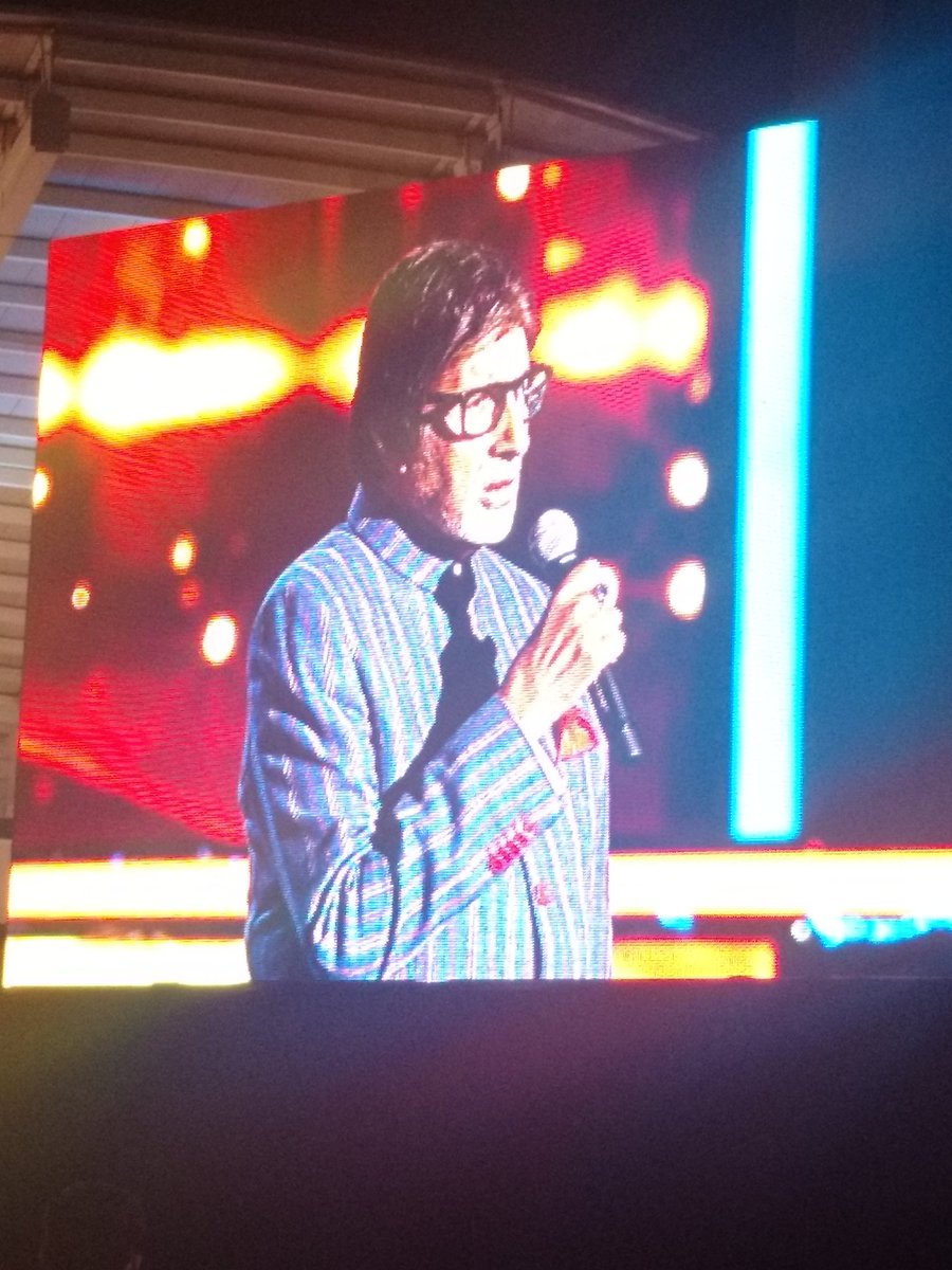 bollywood_life's tweet photo. .@SrBachchan pays tribute to all the artists that we lost in 2016
#ZeeCineAwards2017 #LiveWithBollywoodLife https://t.co/EX6EJRHrWS