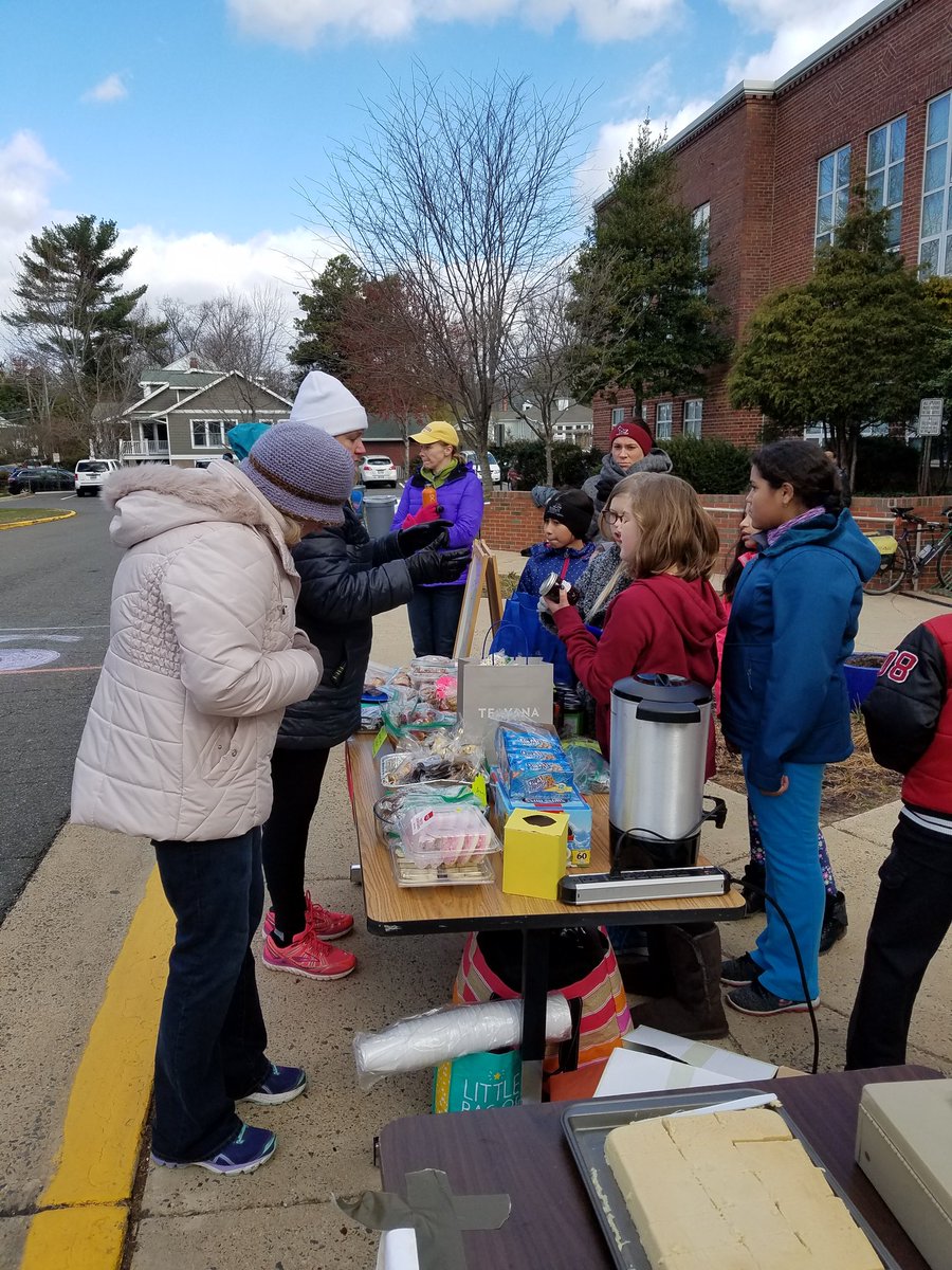 EvenStart_APS's tweet photo. BarcroftPTA Snowball Stride lived up to its name. Cold &amp;fun. @APSVirginia @CBounet @taraMdiva @APS_EarlyChild #brcpride @JodyManning https://t.co/JkHHk9IVU0