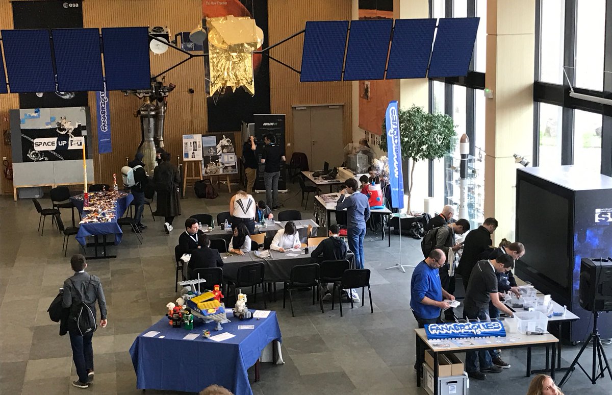 Lego bricks, space art, 3D tours in space, visiting astronauts and awesome space talks! Great event by the <a href="/SpaceUpISU/">@SpaceUpISU</a> team! #SpaceUpISU