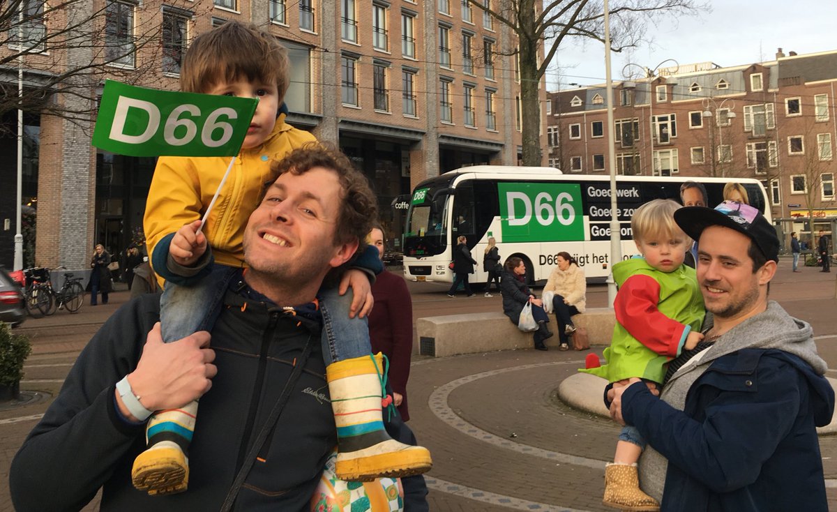 #D66 fans van het eerste uur in Amsterdam Oost :) <a href="/d66amsterdam/">D66 Amsterdam</a> #stemd66 #D66bustour #TK2017