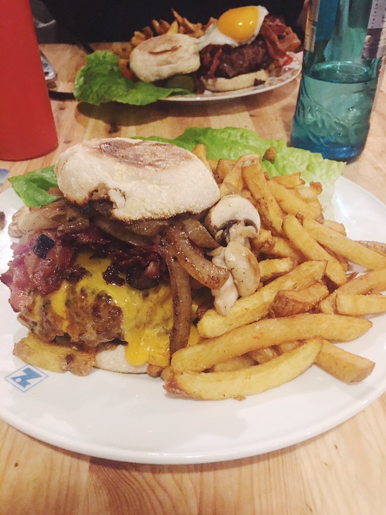ciara_haley's tweet photo. Eating my way through Berlin like https://t.co/gXd8lloyn7