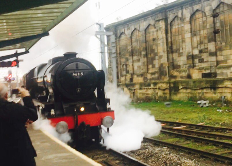 TheWebChick_UK's tweet photo. All aboard the Scots Guardsman to Edinburgh! #FirstClass #TrainSpotting #SteamEverywhere https://t.co/4DcEDVH9GH