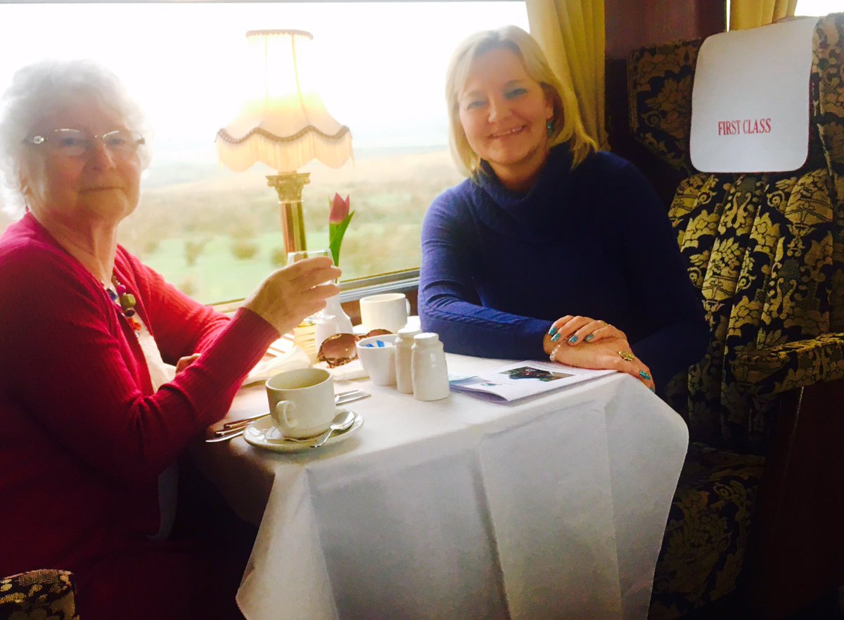TheWebChick_UK's tweet photo. All aboard the Scots Guardsman to Edinburgh! #FirstClass #TrainSpotting #SteamEverywhere https://t.co/4DcEDVH9GH