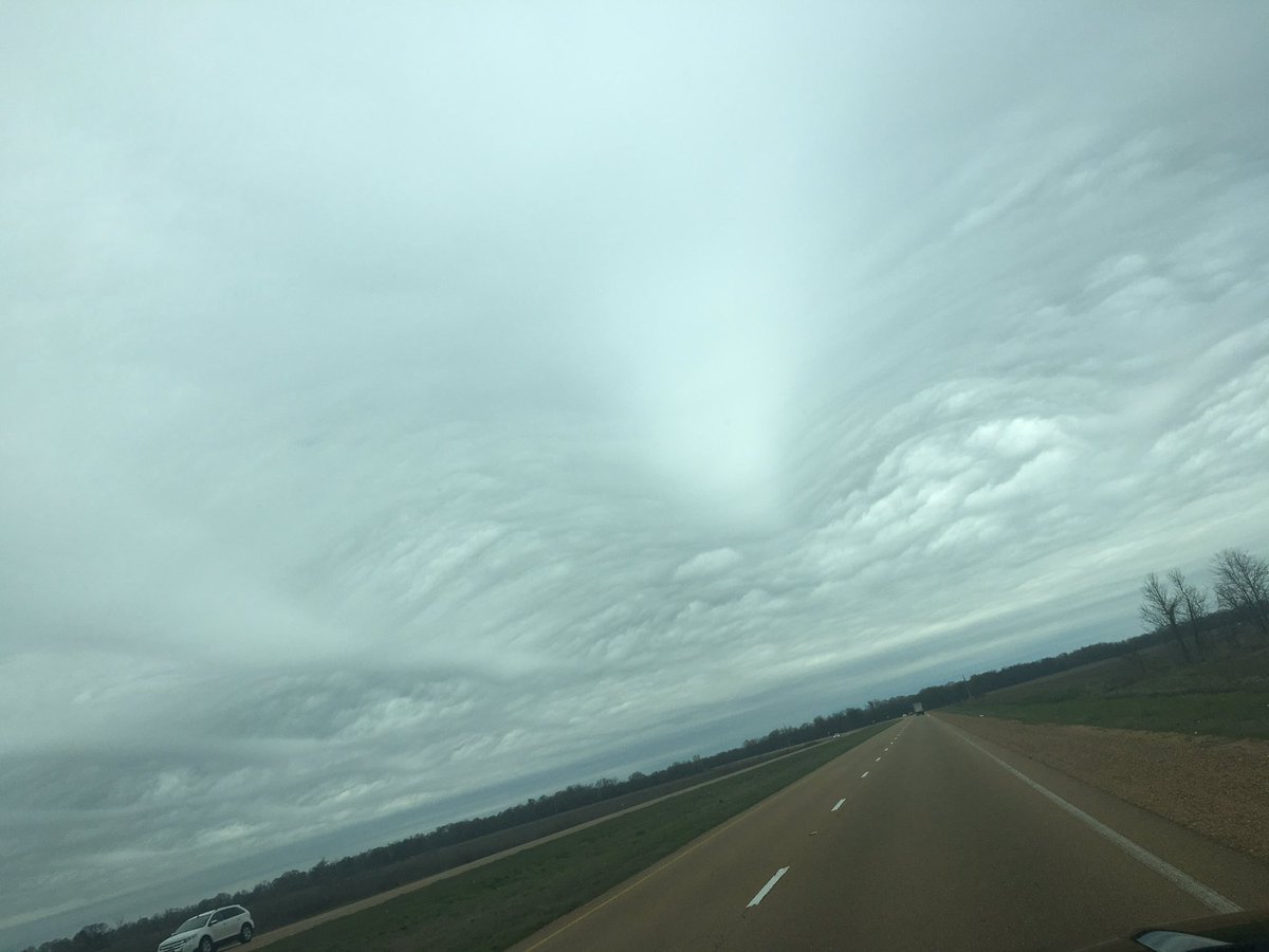 hollyp71's tweet photo. These clouds look so cool. Are they unique to certain weather patterns? @weatherchannel #Mississippi #Thedelta https://t.co/3Oe1MhbCfe