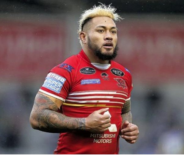 nigelwis's tweet photo. A touching gesture from @SalfordDevils @junior_sau in tomorrow's Sunday Mirror - read @garethwalker13's story https://t.co/iK2rWKB79M