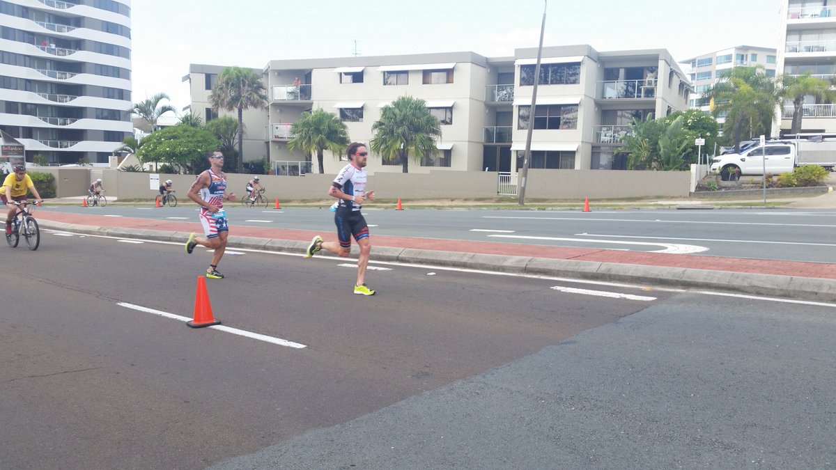 _SteeleTaylor's tweet photo. The open men's leaders heading out on to the run leg. Dan Wilson and Tim O'Donnell. #MooTri25 @IRONMANAsiaPac https://t.co/Ri4cmjw6bz