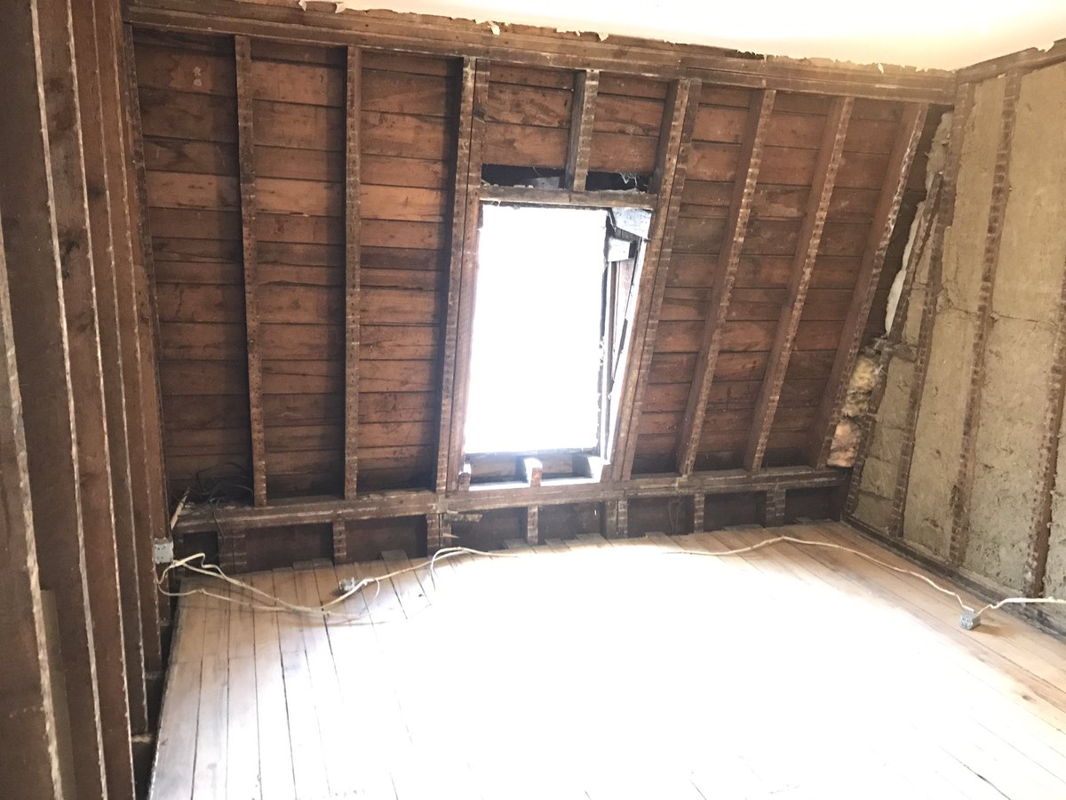 Day #1 of renovations successful... unfortunately it's only room #1