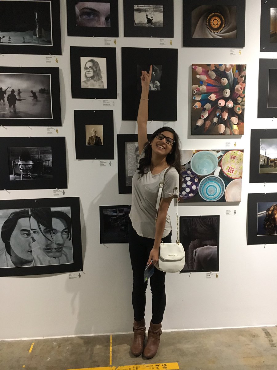 cylakesart's tweet photo. Diana Laguna with her Gold key piece and her little model! #springstreetstudios https://t.co/sn0ucgiDvn
