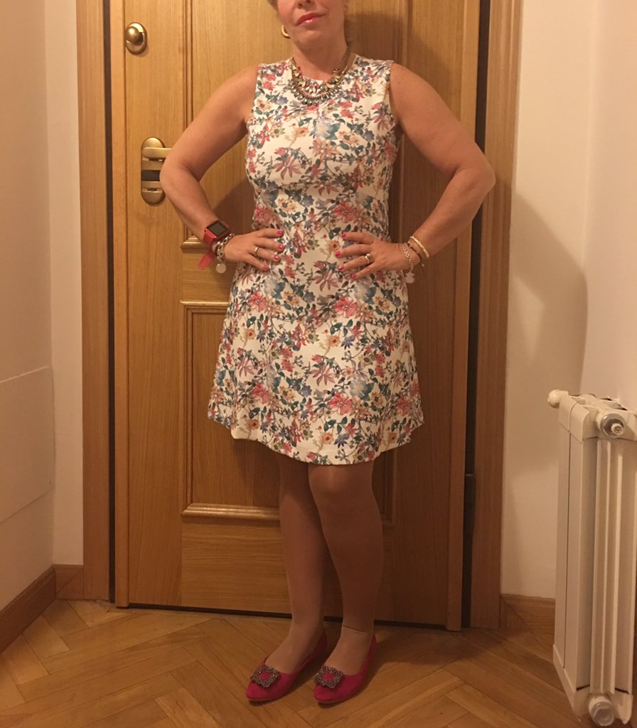 OlayaExclusive's tweet photo. Hoy de estreno primaveral que va a durar ya poquito. Y de cenita !🤗#Escort #Madrid #LifeEscort #dinner #restaurante https://t.co/OAOTCMgynT