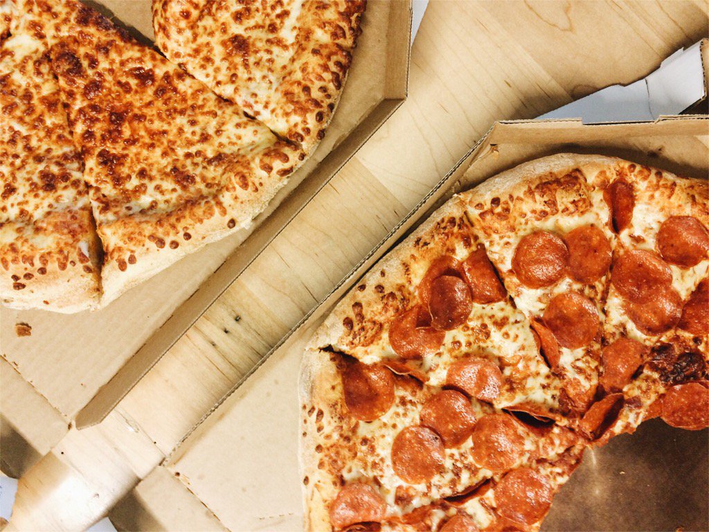 jessdelgrande's tweet image. .@julian_muratori saves #cohort13 from code-induced starvation 🙌🏻 #pizzasavestheday #gitinit #whatistheweekend