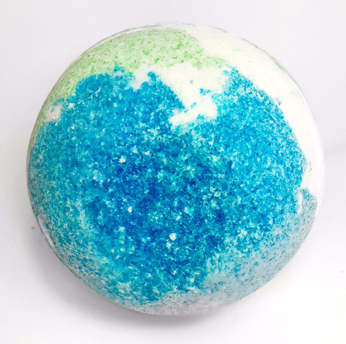 BubbleBoxStore's tweet image. The &quot;Tsunami Bomb&quot; just one of 3 sizes of mega bombs we have! This compares to the size of a soccer ball! Customizable colors and scents!
