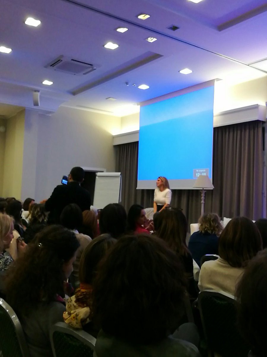 emmerobi's tweet photo. Chi non si forma si ferma @StefaniaLoGatto super #Empowerment all'evento #donnaOn quando una frase fa la differenza https://t.co/ysQCKC3JKV