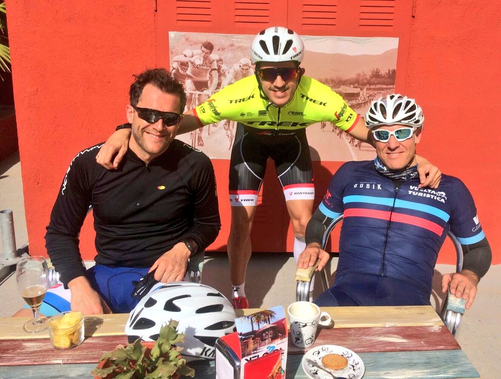 enricllz's tweet photo. Otro día más en la oficina...y con la cabra al monte. #collderates #velosol #costablanca #xaló #parcent #komandoct #iRunCalp https://t.co/feoEroehfN