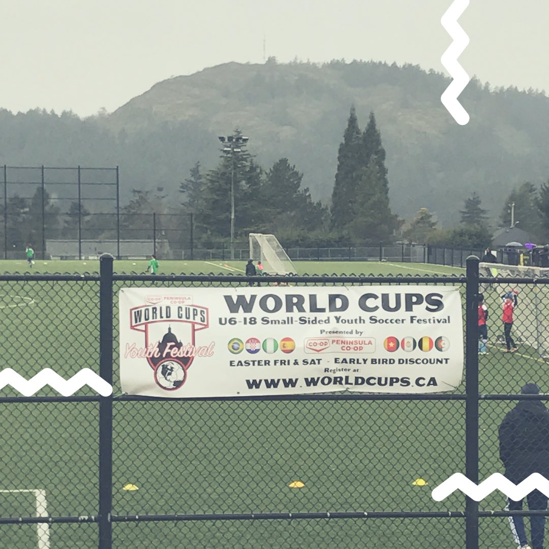 WorldCupsVic's tweet photo. Can't beat the picturesque views of Mt. Doug at Tyndall Park...home of @SaanichFusion #GordonHood #yyjsports https://t.co/1h5yH8ZrHX