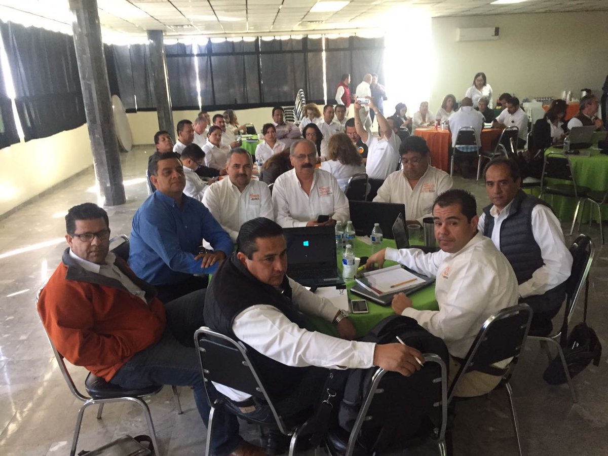 eliud_secc2's tweet photo. Gran equipo de trabajo. 
@sgmarioaispuro @SNTESECCION2MXL  #Estapasansosnteseccion2 https://t.co/uydMJQwphW
