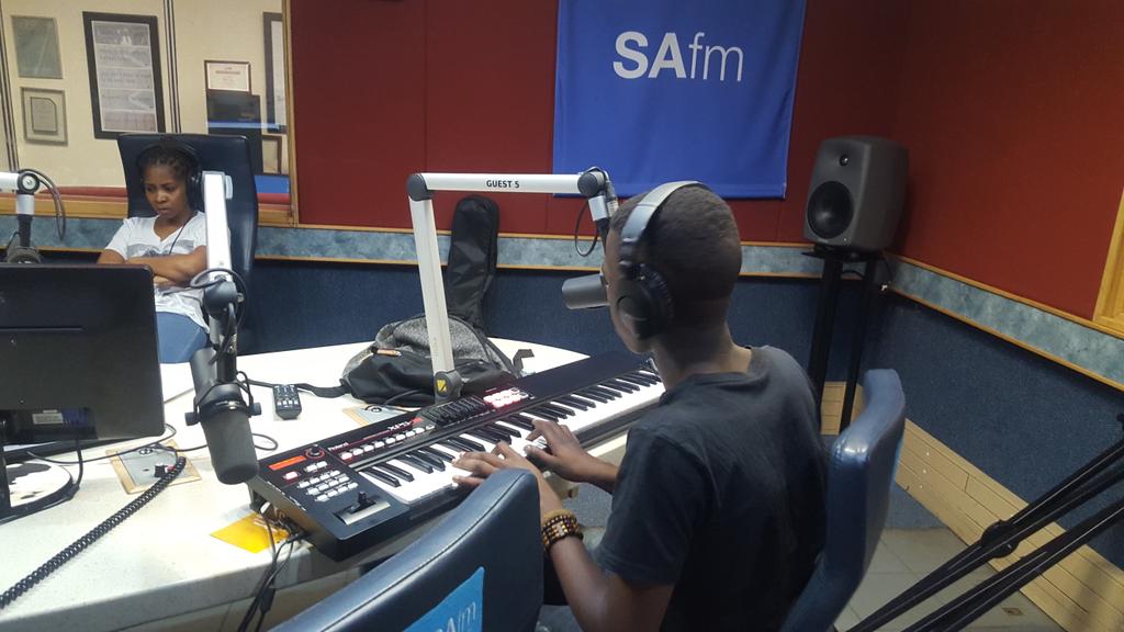 lesegonaledi's tweet photo. @KeyboyTuks in studio with @naledimoleo on #TheMashUp @SAfmRadio https://t.co/zqi7aD2heo
