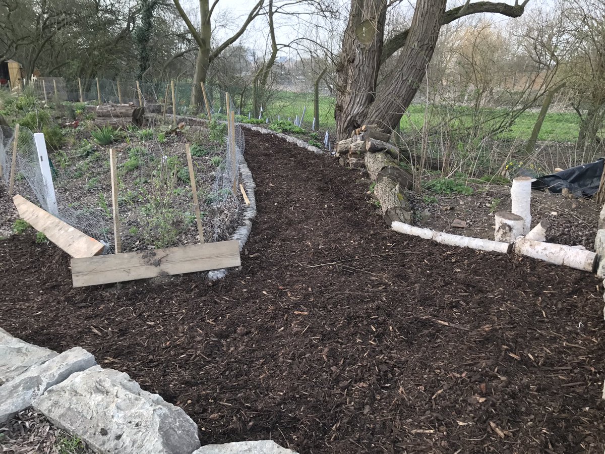 InterActEssex's tweet photo. A massive thank you to the #apprentices from @e2v who have created a new pond and laid paths in our Aspire Garden today! 💪🏻 #BAC17 https://t.co/HaG6sW1ZR9