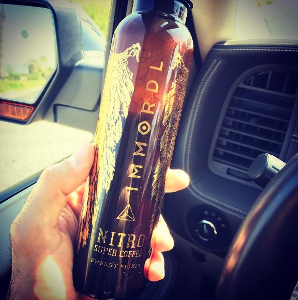 jaimendiola's tweet photo. Jaime Camil publicou em seu instagram: "Hello gorgeous!! What a sexy bottle @immordl 😍 #immordl #nitrosupercoffee #energyelixir" https://t.co/jt52vDx1OT