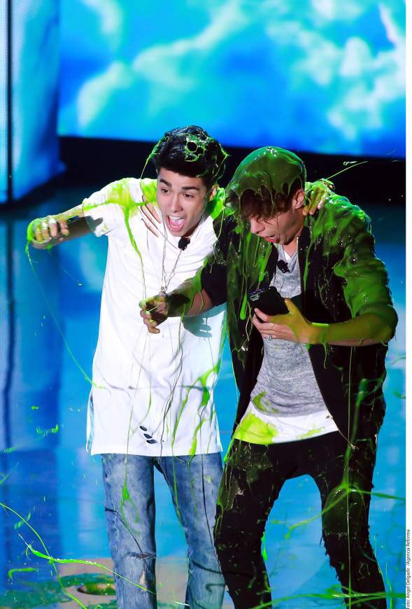 adriannis_mb's tweet photo. Rt si quieres que pase esto hoy en lo KCA 😂💚⚡️ #KidsChoiceAwardsMexico2016 #KCAMexico2016 #CaballerosEnLosKCA https://t.co/H3lTehkcy6