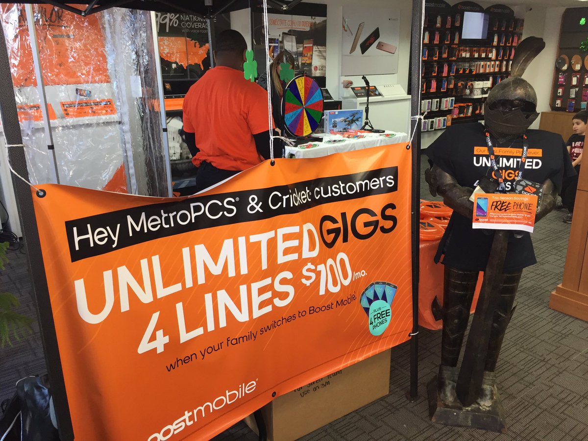 clakinspg's tweet photo. @BestcomWireless and @LaZ1310 are here promoting the best deals in wireless! #4for100 @Hanaee1 @TeamVrabel @glenwflowers https://t.co/CZAVxzrd5T