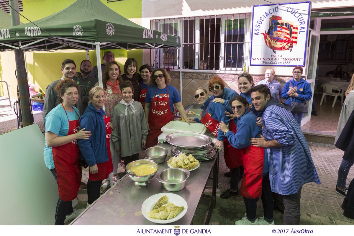 josemaprieto's tweet image. 📸 El matí ha acabat amb el tradicional putxero de la @FallaMosquit. Deliciós! Moltes gràcies. #FallesGND2017